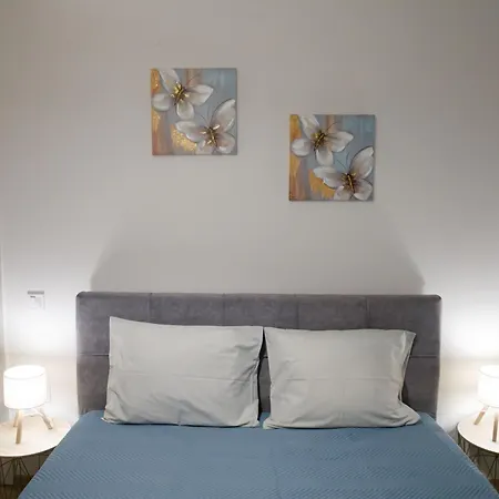 아파트 Modern Penthouse Skg *
